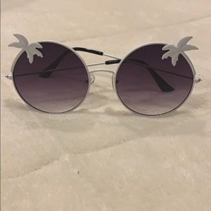 ✨Super cute Palm Tree Sunglasses✨